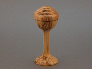 Lidded ring box